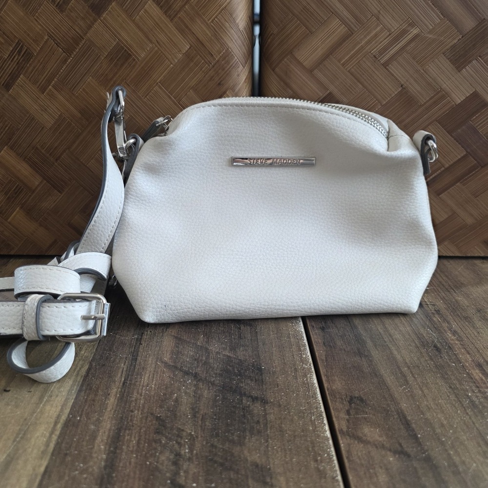 Steve Madden Purse‎ White Crossbody With Removeable Strap Credit Card Holder